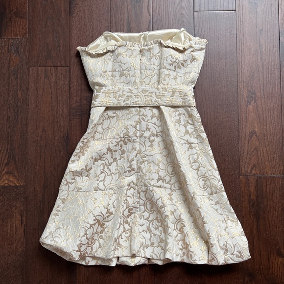 Women’s BCBG Cream and Gold Metallic Bubble Hem Mini Dress 2 - Picture 2 of 6
